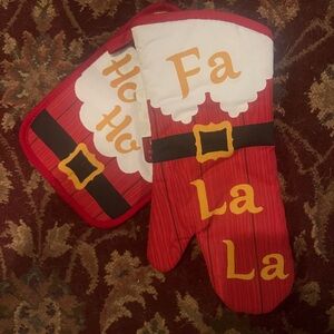 Festive Red Santa Oven Mitt and Pot Holder Set